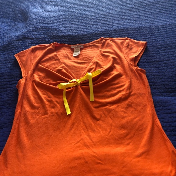 Vol 1 Petite Top - Picture 1 of 3